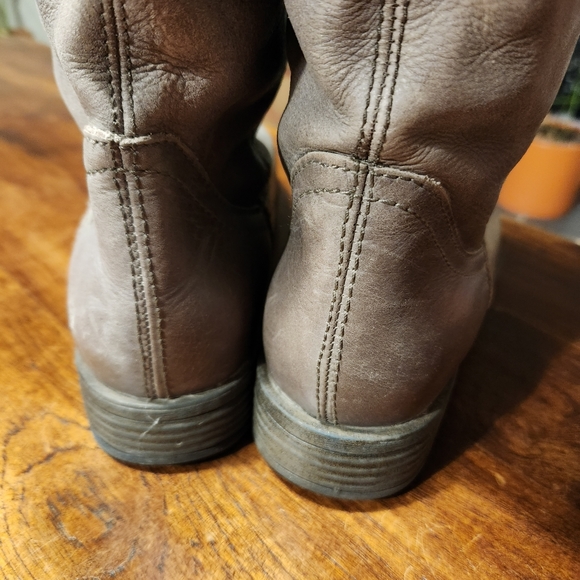 Calf-height grey leather boots - Picture 4 of 4